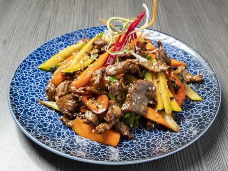 Lomo Salteado con Verduras